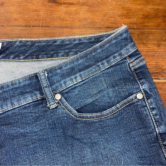 Torrid High Rise Blue denim shorts  with Contrast Stitching size 22 - Picture 4 of 5